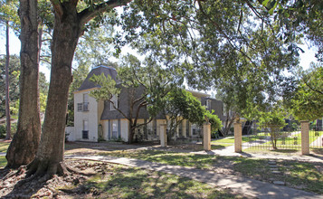 Normandy Village in Baton Rouge, LA - Building Photo - Building Photo