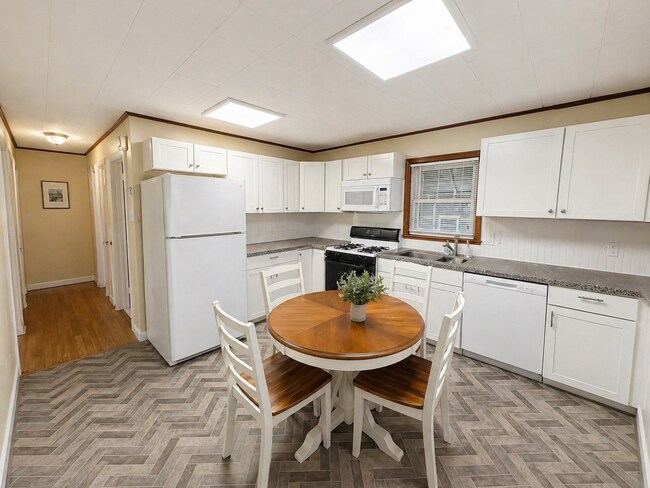 901 Rabens Ave, Unit Apt. 1 in Manville, NJ - Building Photo - Building Photo