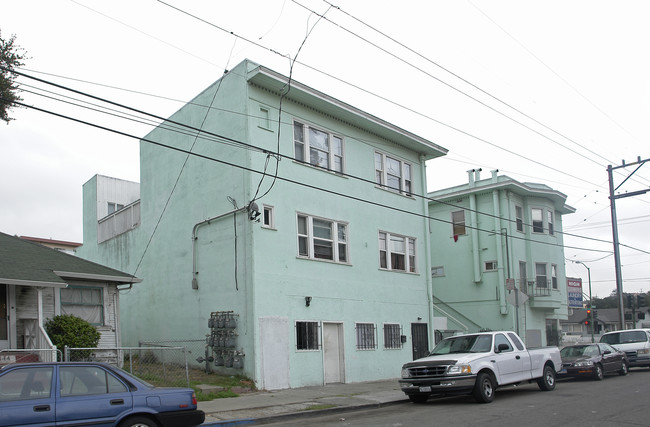 4834-4838 Brookdale Ave in Oakland, CA - Foto de edificio - Building Photo