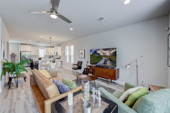 18732 Centro Main St