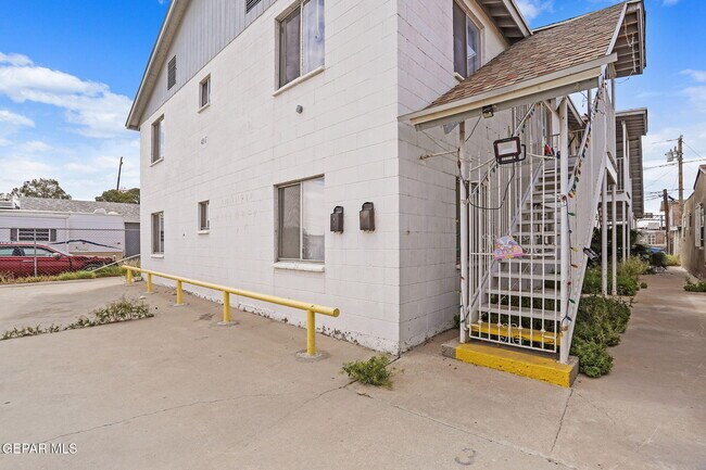 4006 Laredo Ave in El Paso, TX - Building Photo - Building Photo