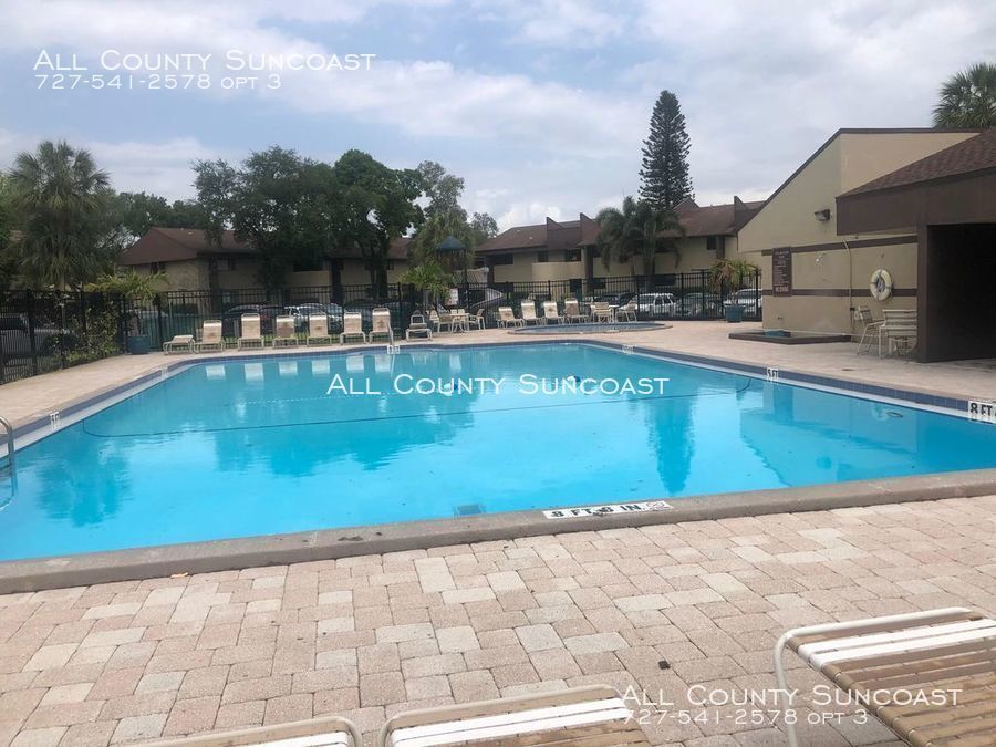760 S Village Dr-Unit -204 in St. Petersburg, FL - Building Photo