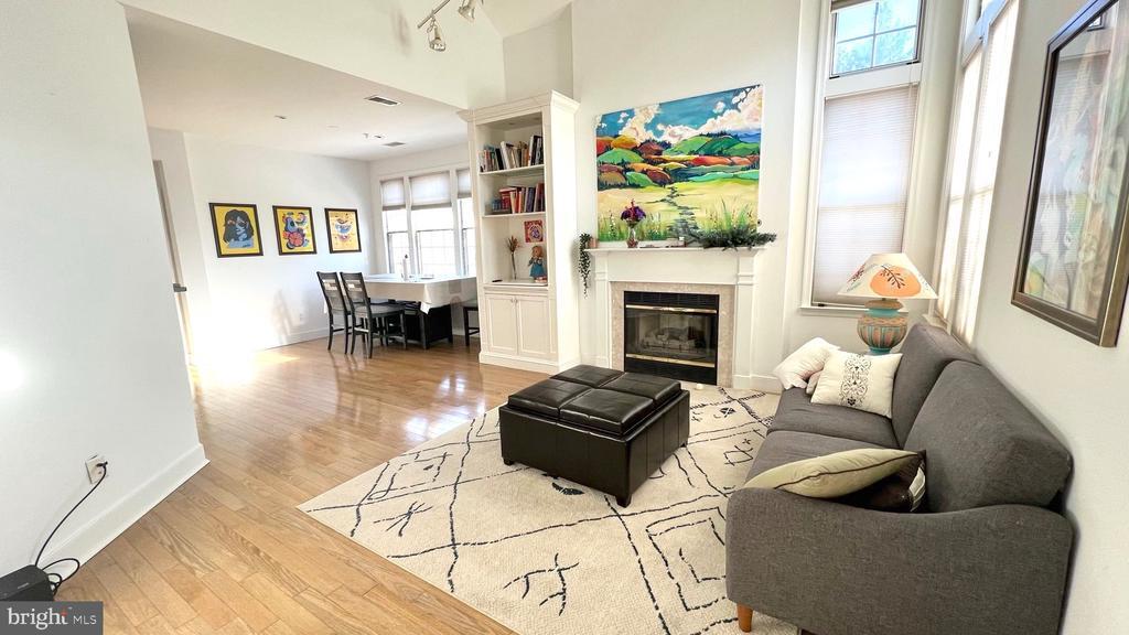 7037 Haycock Rd in Falls Church, VA - Building Photo