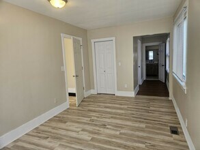 506 E Warren St in Saint Joseph, IL - Building Photo - Building Photo