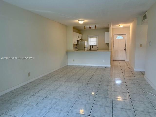 5001 W Oakland Park Blvd in Lauderdale Lakes, FL - Building Photo - Building Photo