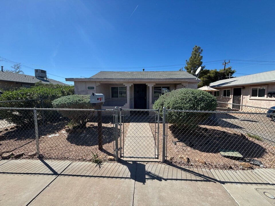 1805 Moser Dr in Henderson, NV - Building Photo