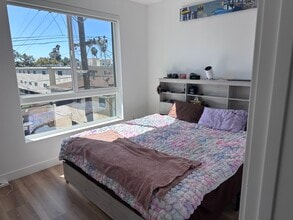 8664 Cadillac Ave in Los Angeles, CA - Foto de edificio - Building Photo