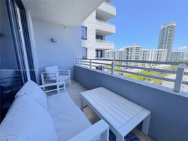 1330 West Ave in Miami Beach, FL - Foto de edificio - Building Photo