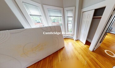 26 Hingham St, Unit 1 in Cambridge, MA - Building Photo - Building Photo