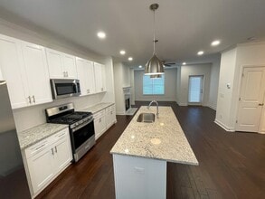 4935 Wil Ray Ln in Cumming, GA - Foto de edificio - Building Photo