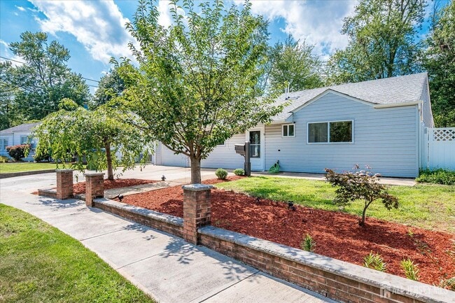 9 Regent Ct in Edison, NJ - Building Photo - Building Photo