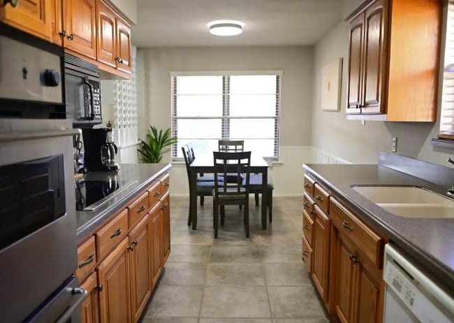 611 Balboa Dr in Universal City, TX - Building Photo - Building Photo