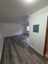 6166 S Packard Ave in Cudahy, WI - Foto de edificio - Building Photo