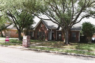 12134 Ella Lee Ln in Houston, TX - Building Photo