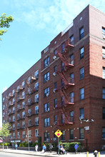 York in Jackson Heights, NY - Building Photo - Building Photo