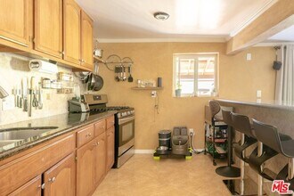 15555 High Knoll Rd in Los Angeles, CA - Building Photo - Building Photo