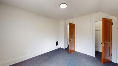 109 W Ely St in Alliance, OH - Building Photo - Building Photo