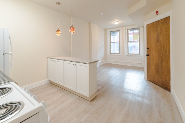 651 N 33rd St, Unit 2