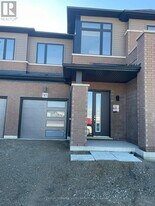 913 Douro St in Stratford, ON - Building Photo