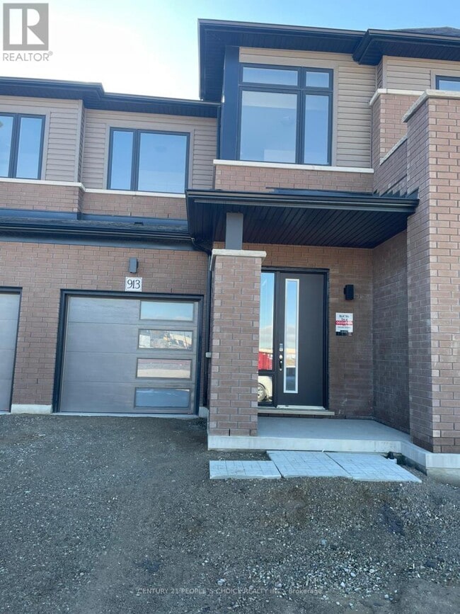 property at 913 Douro St