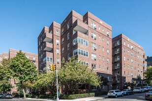 Greenbriar in Flushing, NY - Building Photo