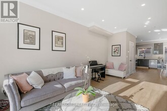 206 Bur Oak Ave in Markham, ON - Building Photo - Building Photo