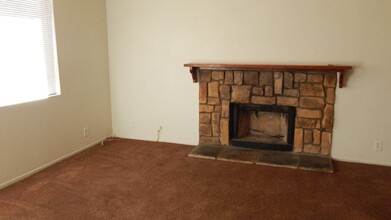 21318 Ottawa Rd in Apple Valley, CA - Building Photo - Building Photo