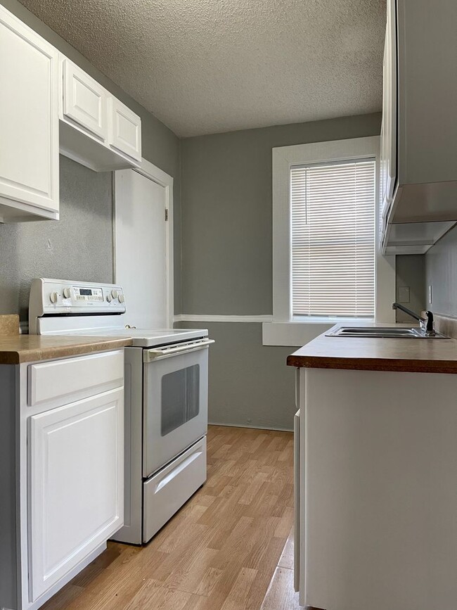 property at 973 Geranium Ave E