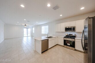 17356 W Smoketree Dr in Surprise, AZ - Building Photo - Building Photo