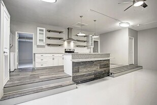 1329 Nicholson St, Unit B in Houston, TX - Building Photo