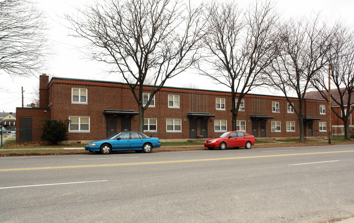 1685-1671 8th Ave in Huntington, WV - Building Photo