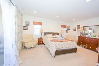 328 Newbury Vista Ln in Thousand Oaks, CA - Building Photo - Building Photo