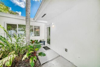 4000 Kumquat Ave in Miami, FL - Foto de edificio - Building Photo