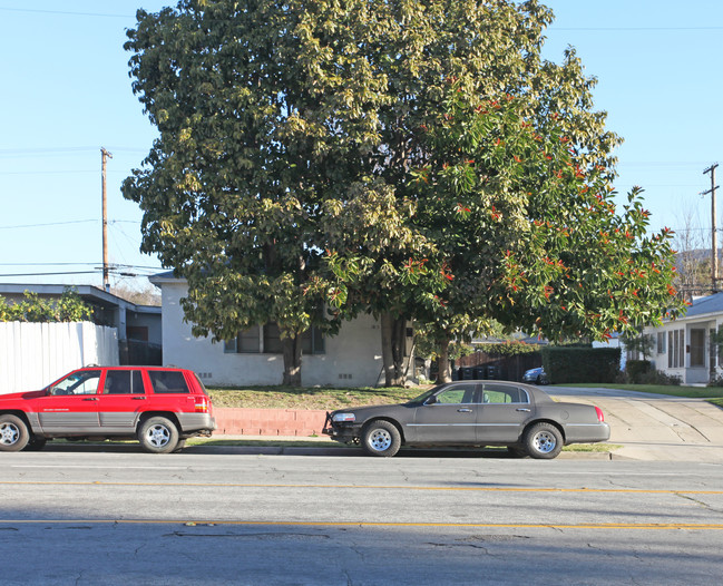 1815 W Victory Blvd in Burbank, CA - Building Photo - Building Photo