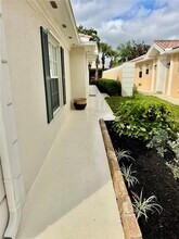 7630 Pesaro Dr in Sarasota, FL - Building Photo - Building Photo