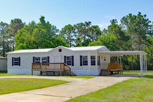 9289 E River Dr in Navarre, FL - Building Photo