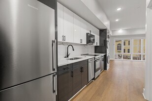 872 Broadway in Somerville, MA - Building Photo