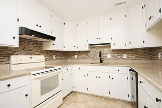 1542 Birnam Dr in Charlottesville, VA - Building Photo - Building Photo