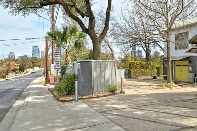 1301 S 1st St in Austin, TX - Building Photo - Building Photo