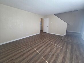 20077 Redwood Rd in Castro Valley, CA - Foto de edificio - Building Photo