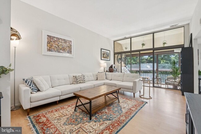 1639 Parkcrest Cir in Reston, VA - Building Photo - Building Photo