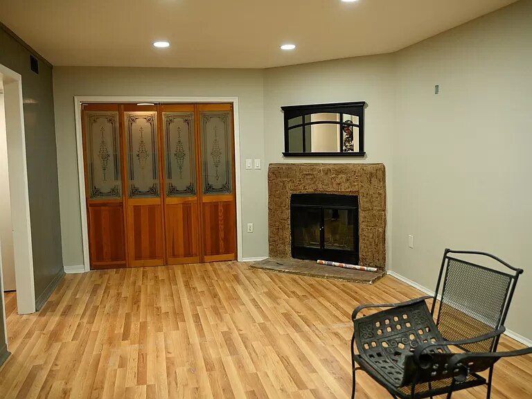 1912 Raspberry Ct in Edison, NJ - Building Photo