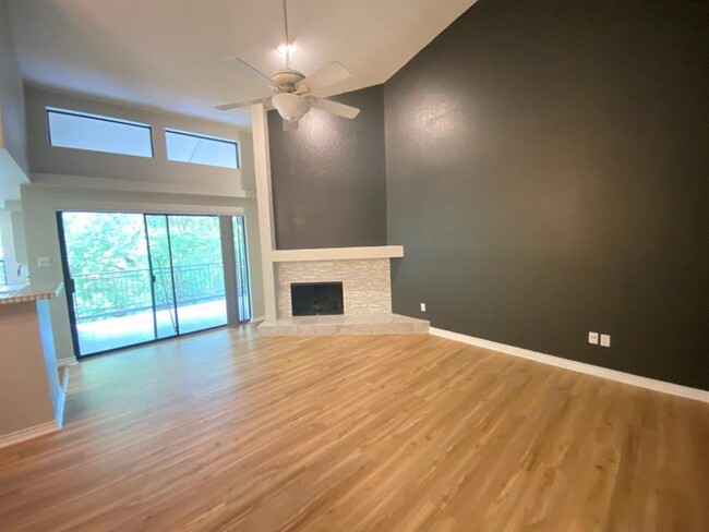 8200 Neely Dr in Austin, TX - Foto de edificio - Building Photo