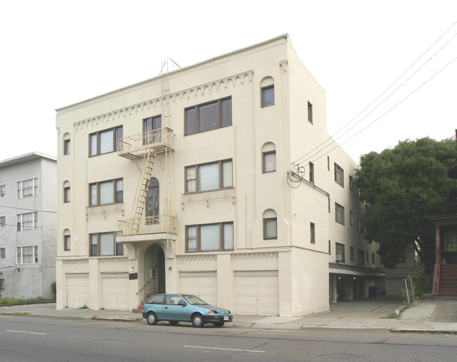 Elsmere Apartments in Berkeley, CA - Foto de edificio - Building Photo