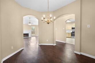 17819 Scenic Oaks Dr in Richmond, TX - Building Photo - Building Photo