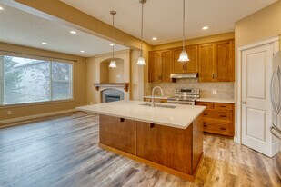 11 Everoak Bay SW in Calgary, AB - Building Photo