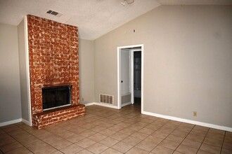 817 Lloyd Ln, Unit B in Elgin, TX - Building Photo - Building Photo