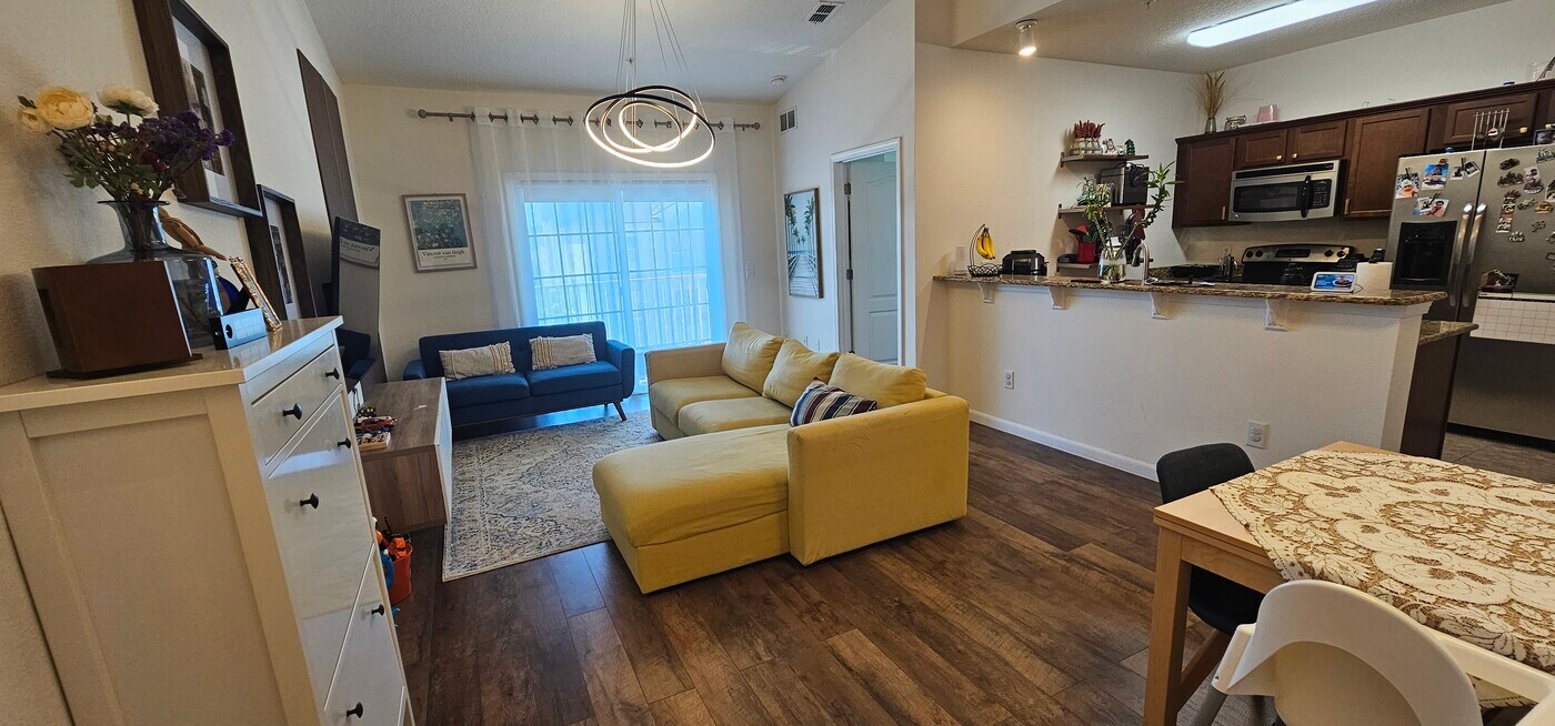 4911 Key Lime Dr, Unit 305 in Jacksonville, FL - Building Photo