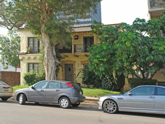 661 S Cloverdale Ave in Los Angeles, CA - Building Photo - Building Photo