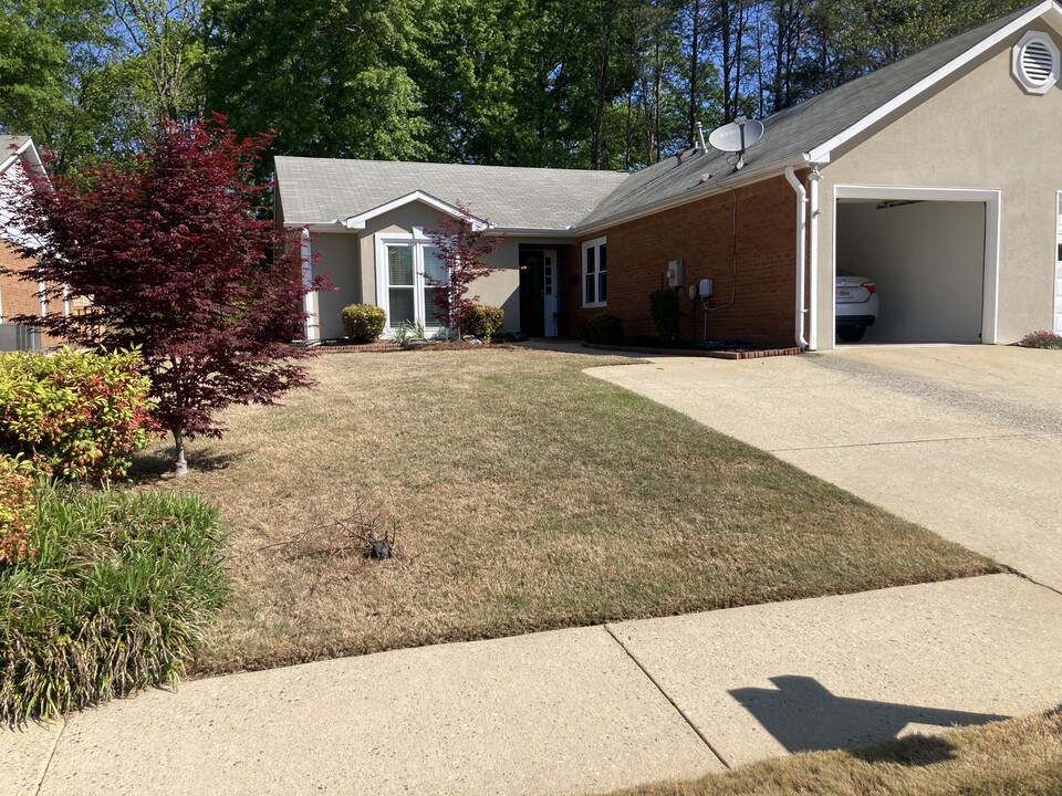 135 Garden Ct in Fayetteville, GA - Foto de edificio